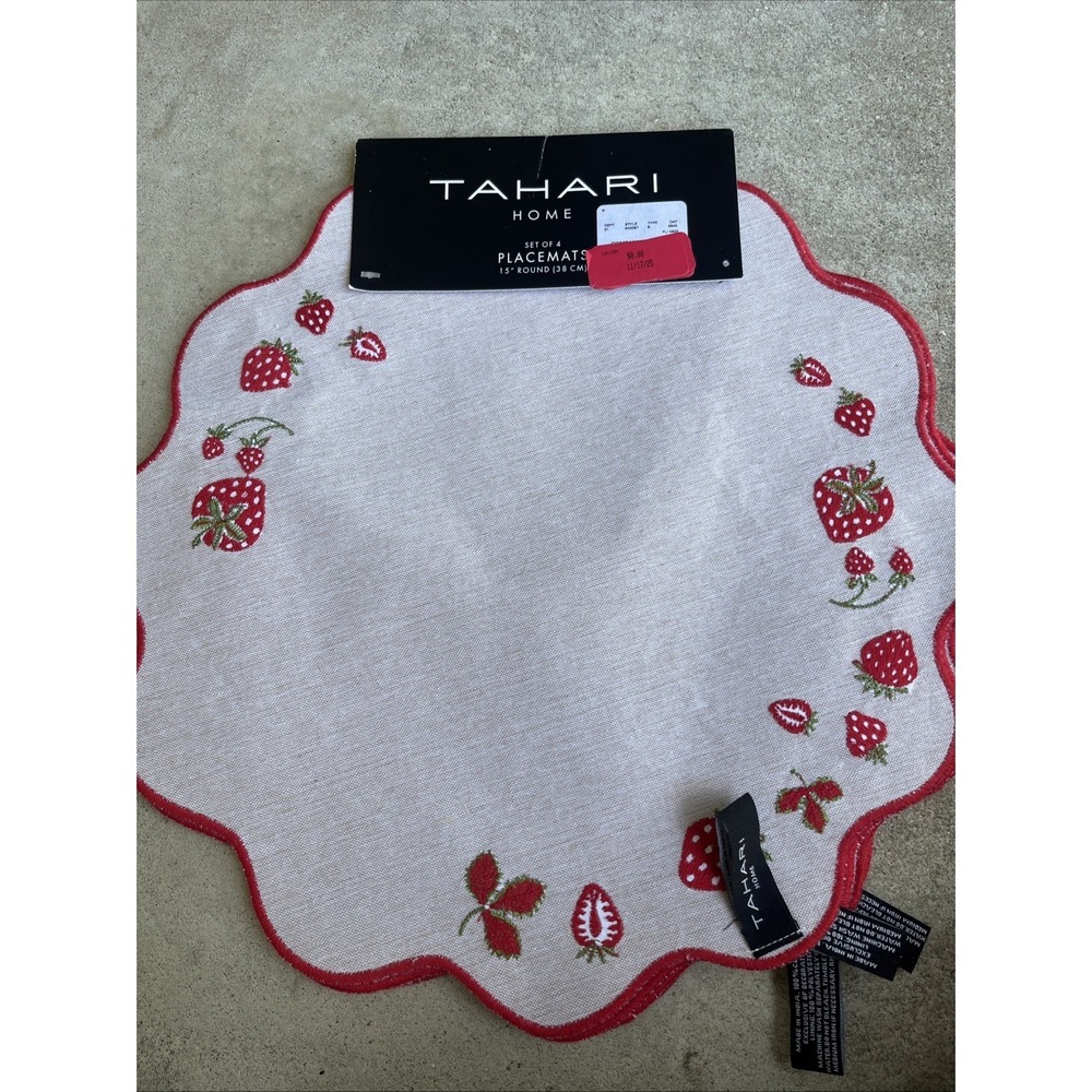 Set Of 4 15" round tahari strawberry border placemats Scalloped Edge Tan Red - Picture 5 of 5
